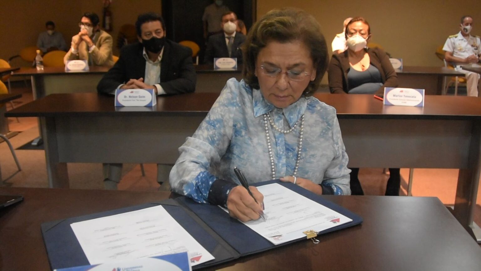 Dra Sonia Roca firma convenio CMC