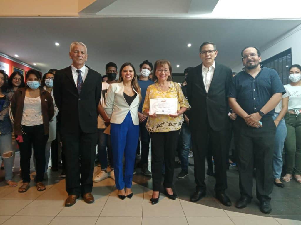 Sonia Roca recibe reconocimiento Día Internacional de la Mujer en sector marítimo